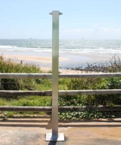 Ducha modelo Sao con estructura de acero inoxidable