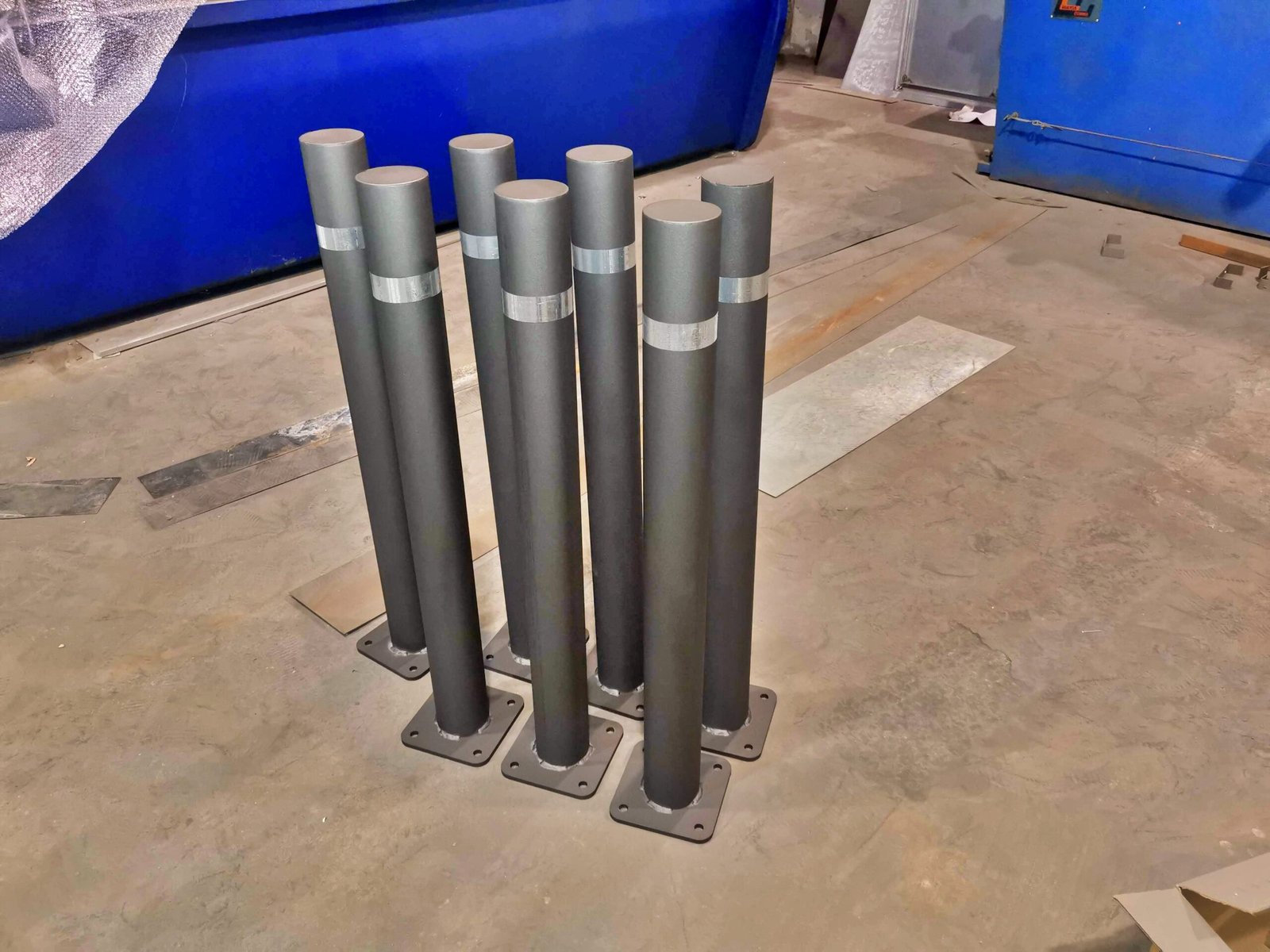 Pilona con placa modelo Barcelona Eco de acero fija